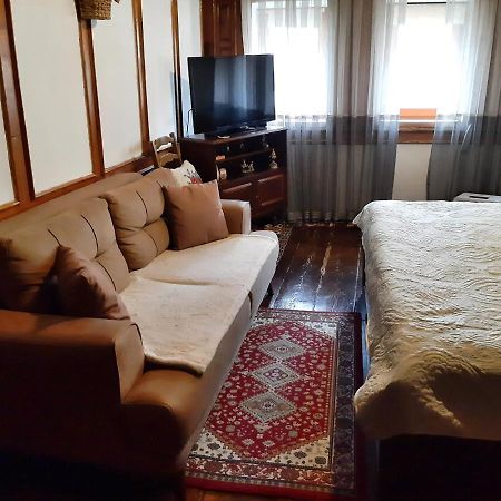 Kulla Dula Guesthouse Gjakova Eksteriør billede