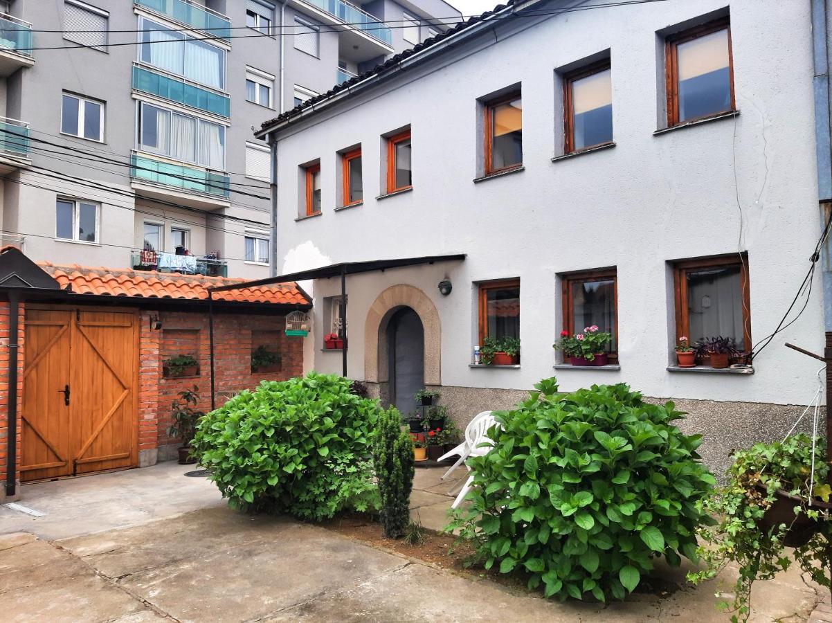 Kulla Dula Guesthouse Gjakova Eksteriør billede