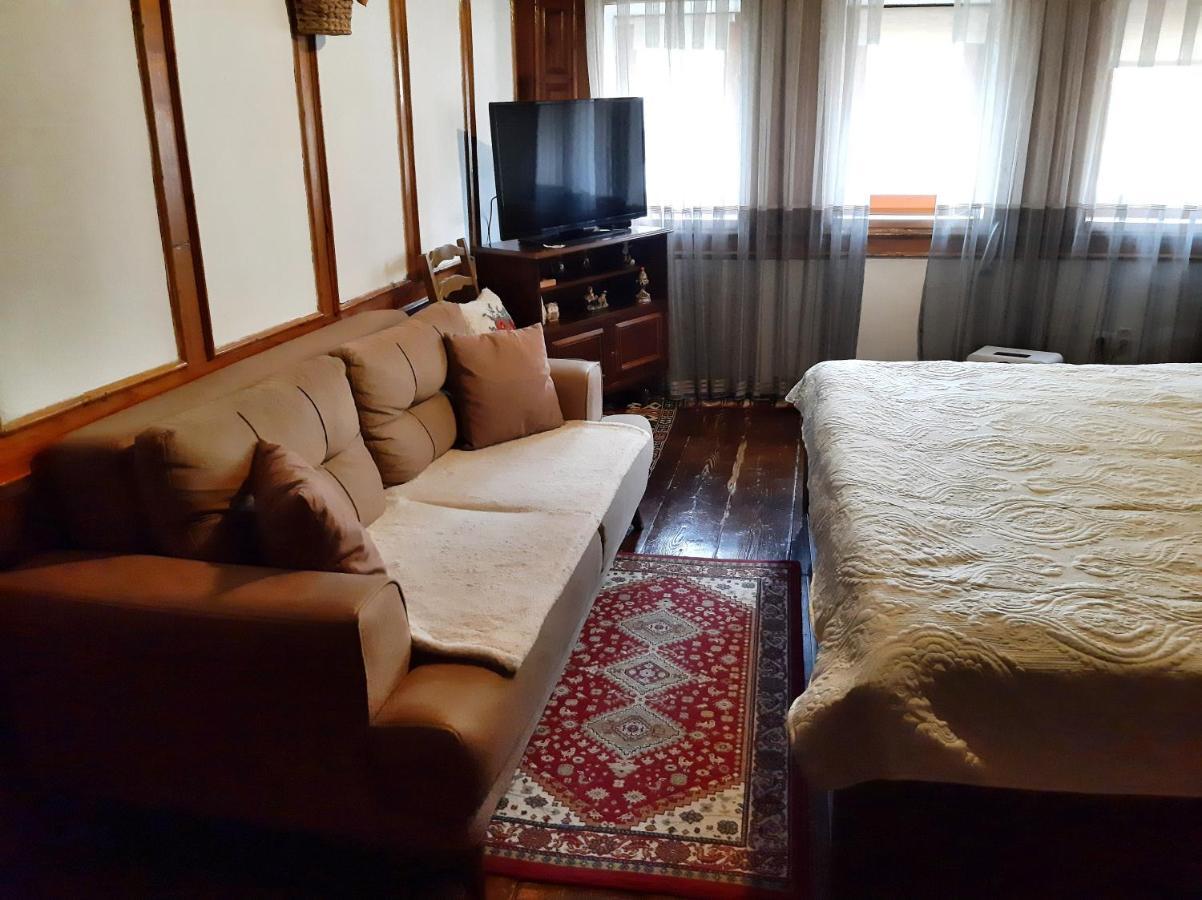 Kulla Dula Guesthouse Gjakova Eksteriør billede