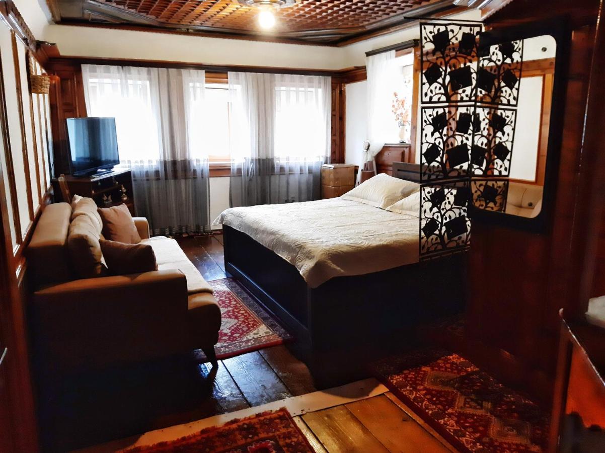 Kulla Dula Guesthouse Gjakova Eksteriør billede