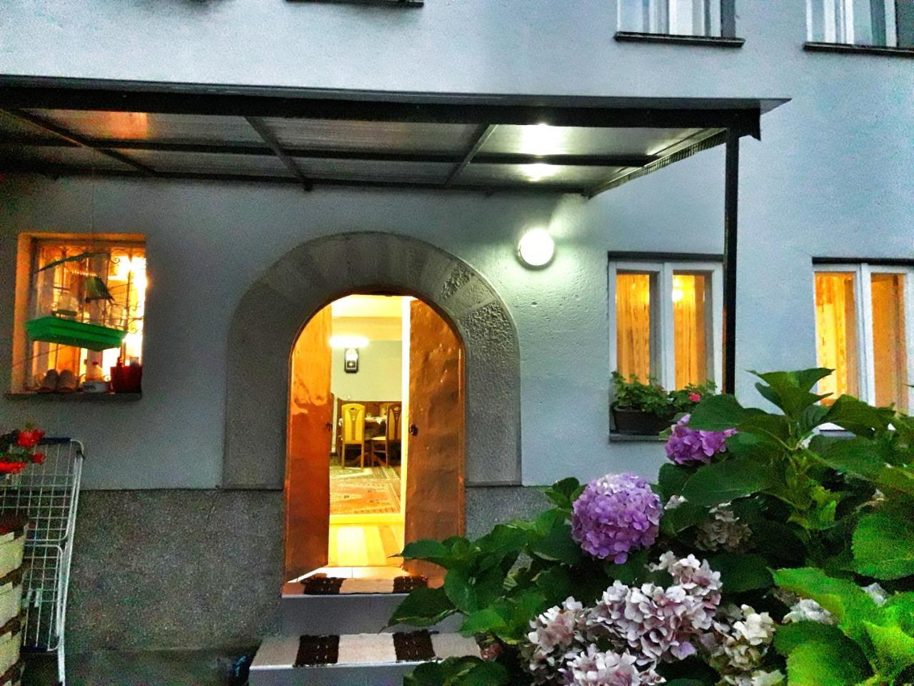 Kulla Dula Guesthouse Gjakova Eksteriør billede