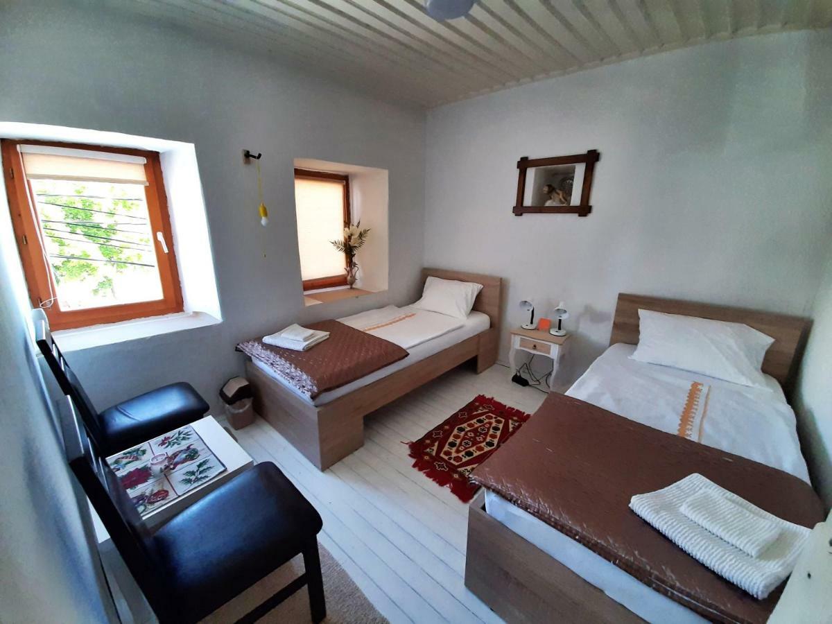 Kulla Dula Guesthouse Gjakova Eksteriør billede